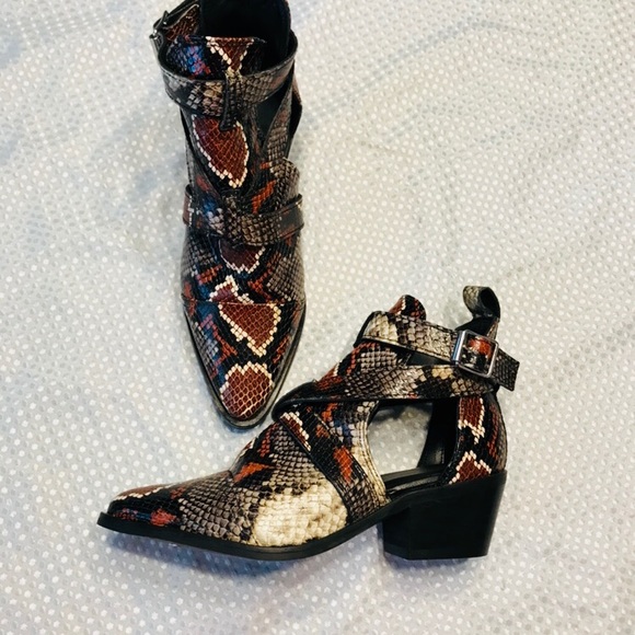 Allsaints Darcy leather pointed toe bootie - Picture 8 of 13